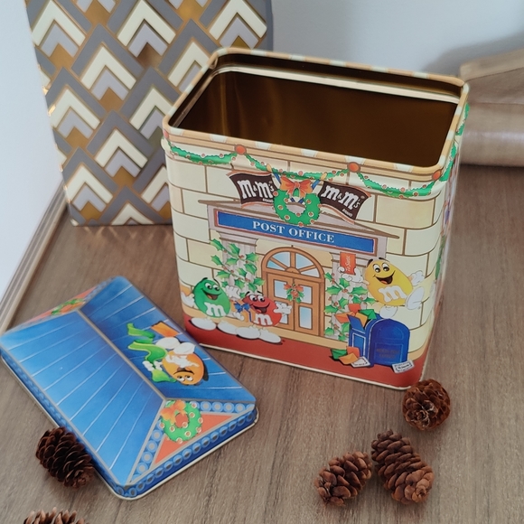 Letters to Santa 🎅 M&Ms Post Office | Christmas Tin - Picture 5 of 11